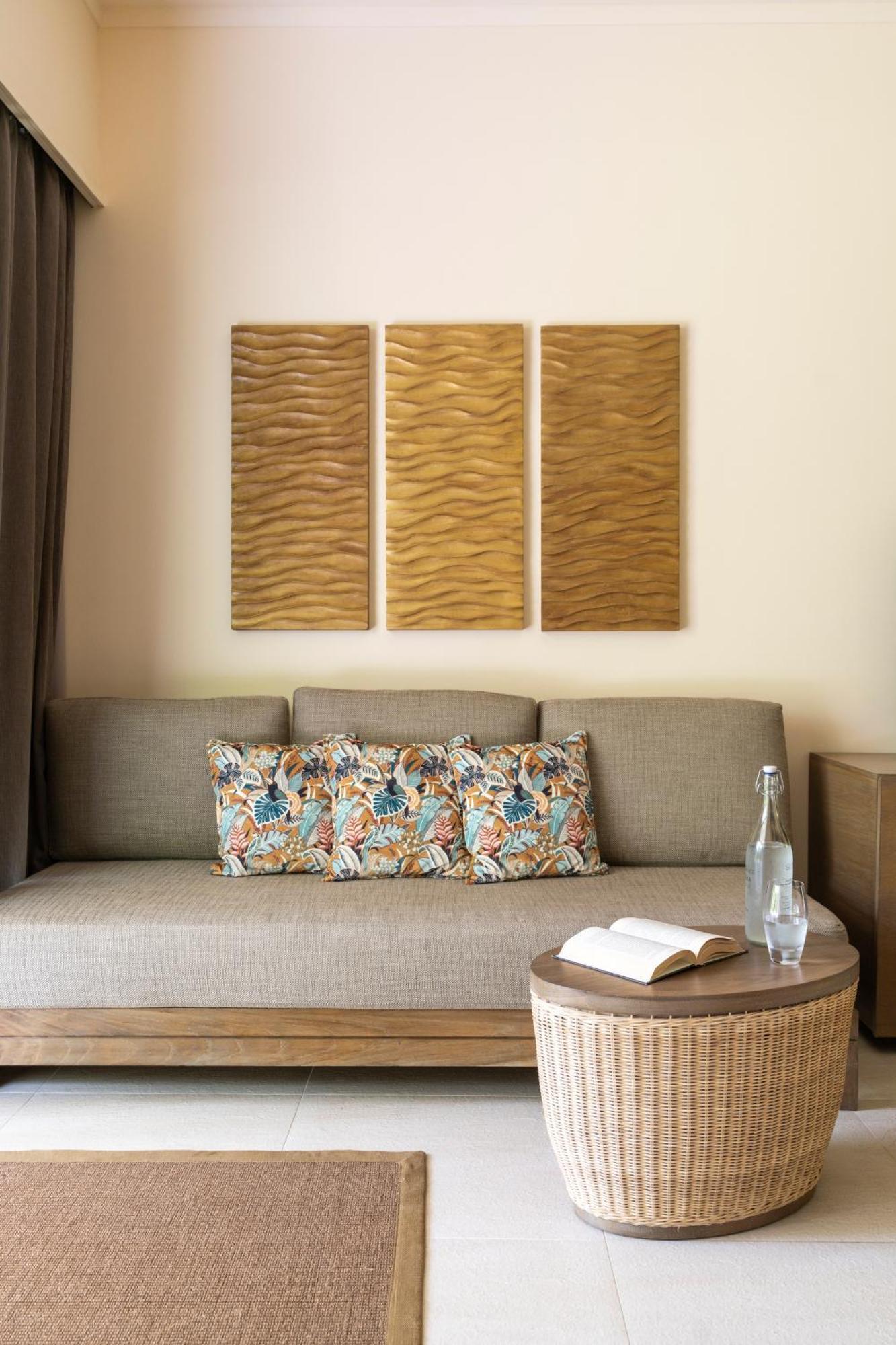 Constance Ephelia Hotel Port Glaud Екстериор снимка A sofa